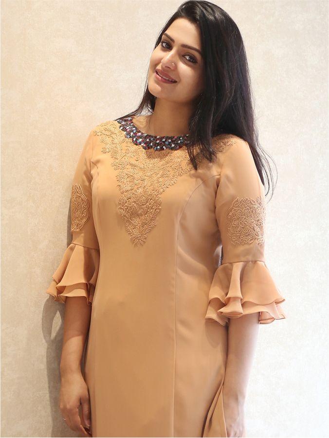 Women's Elegant Clothing's